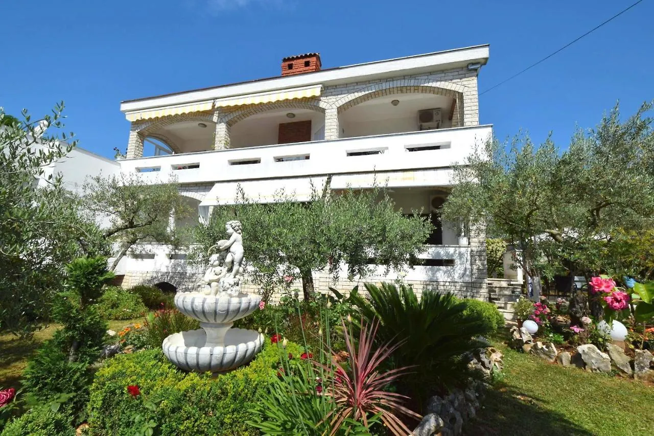 Apartment Mila Malinska