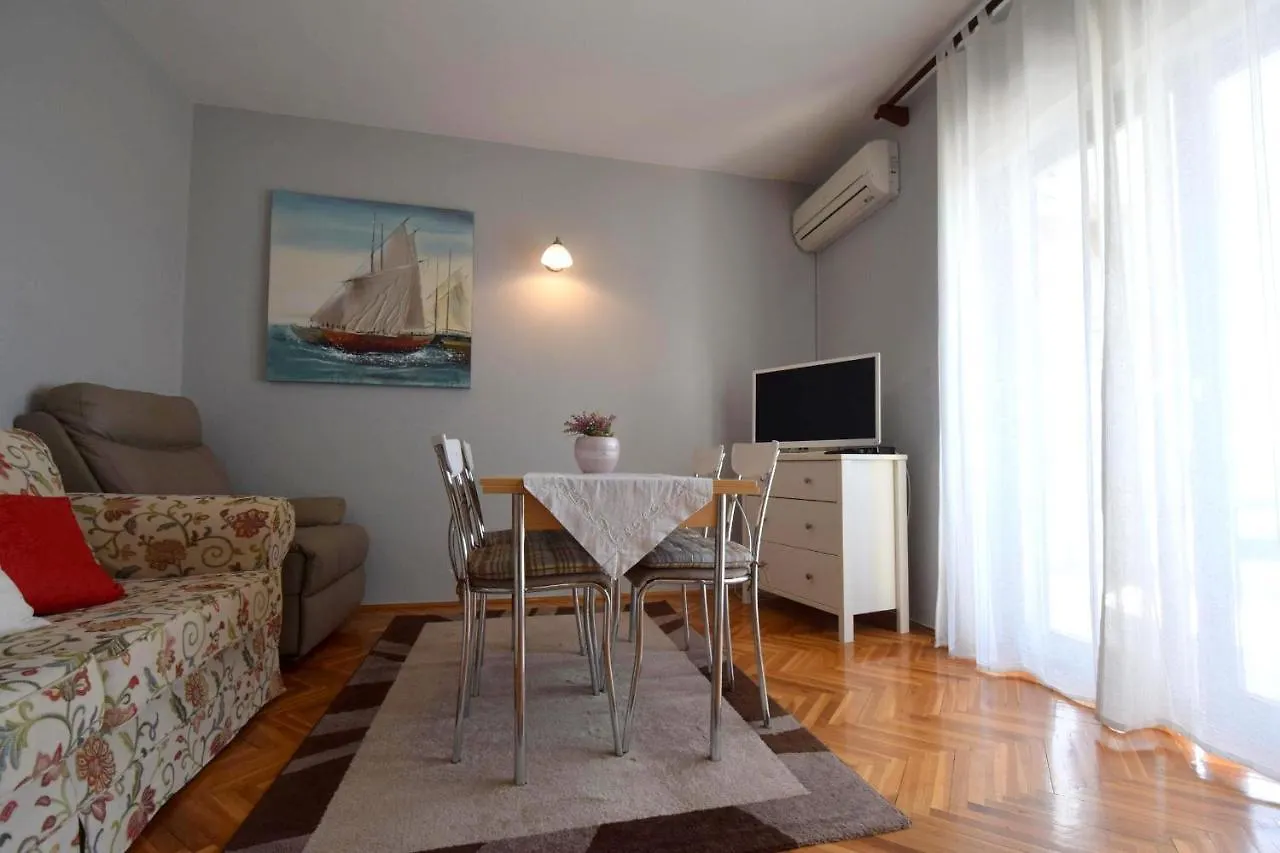 Apartment Mila Malinska Guest house
